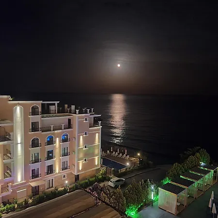 Sea Breeze With Seaview Apartment *